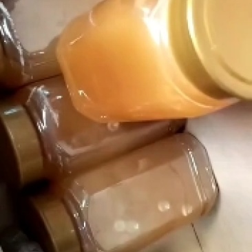 新疆黑锋蜂蜜，特级蜂蜜，放心蜜