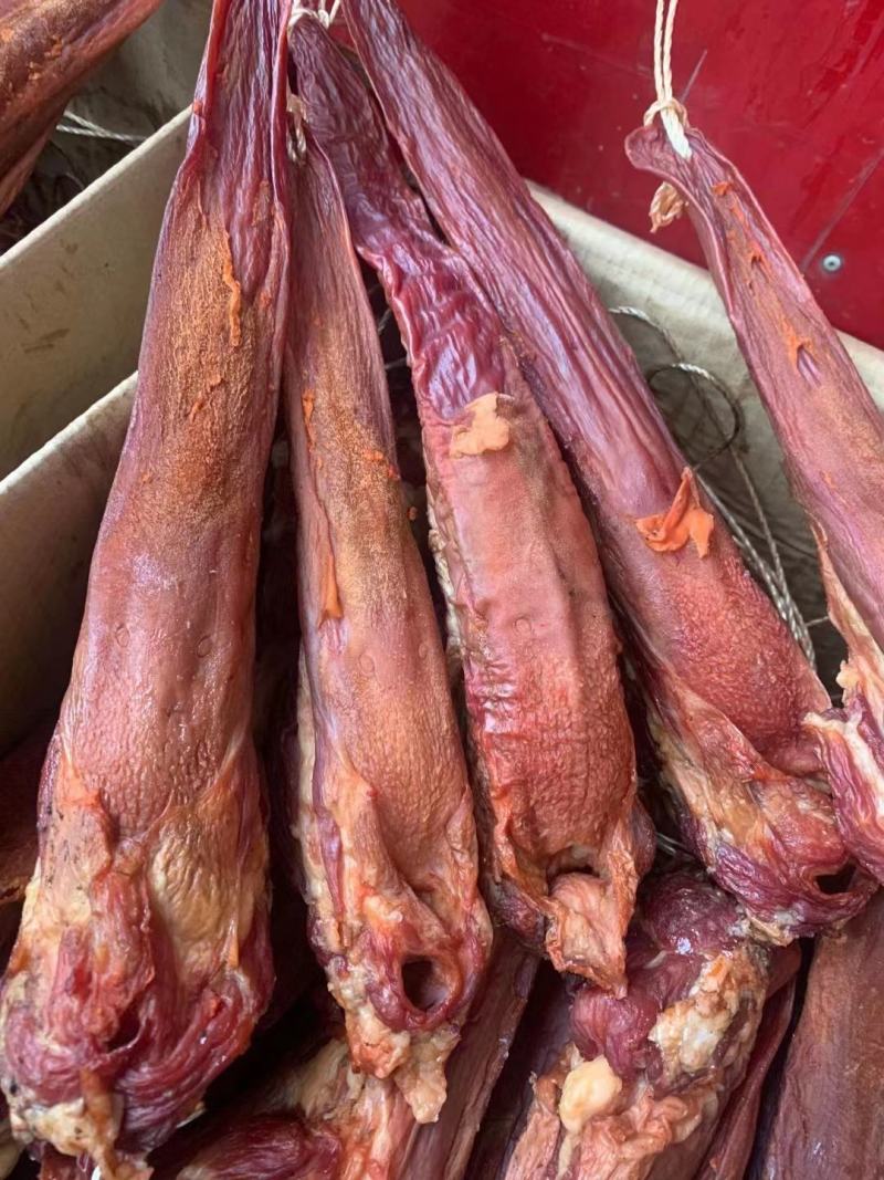 腊猪舌头，干度好，味道非常巴适，库房现货，价格美丽