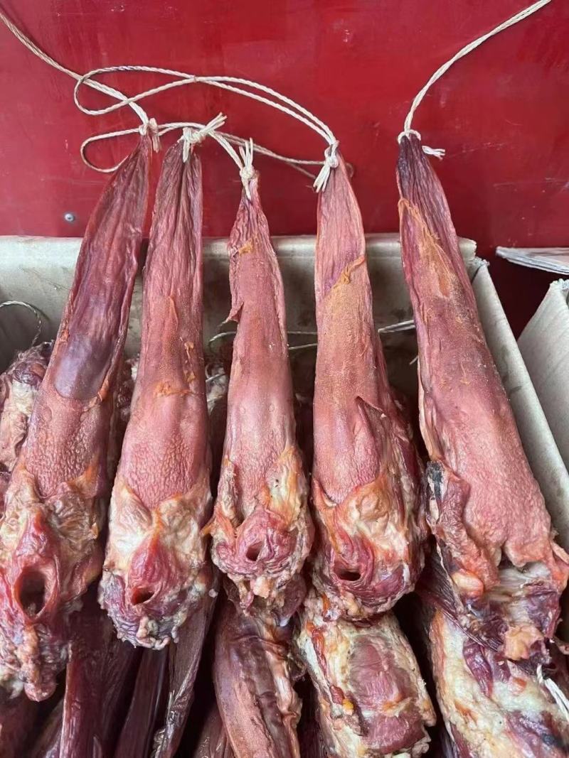 腊猪舌头，干度好，味道非常巴适，库房现货，价格美丽
