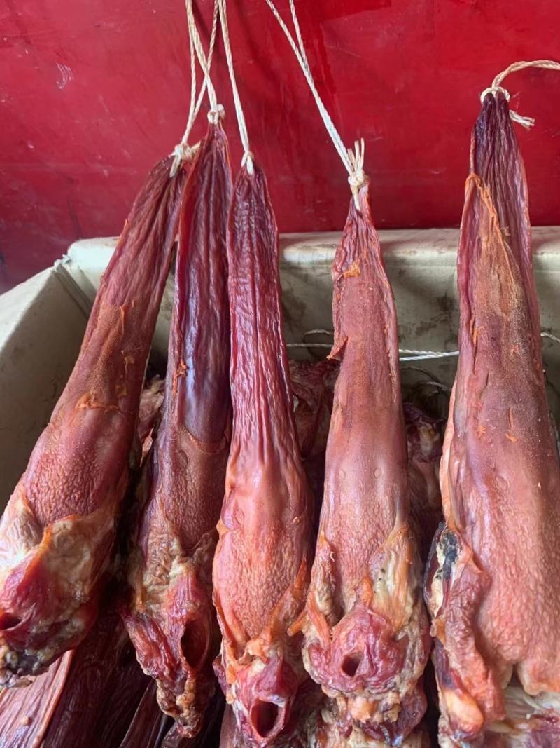 腊猪舌头，干度好，味道非常巴适，库房现货，价格美丽
