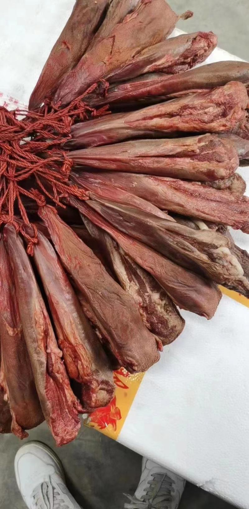 腊猪舌头，干度好，味道非常巴适，库房现货，价格美丽