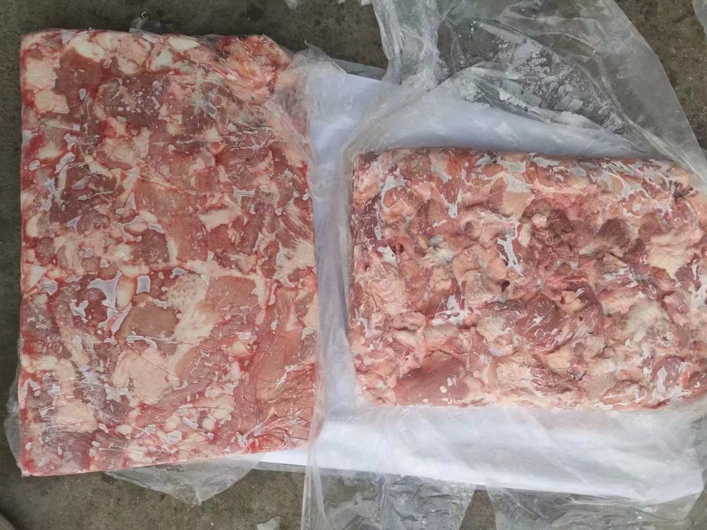 瘦肉焯水与药材准备
