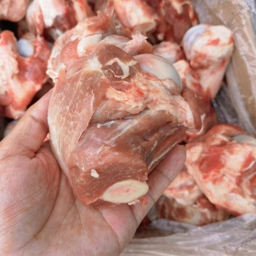 多肉酱棒骨，带肉多，自己厂加工，颜色鲜艳，