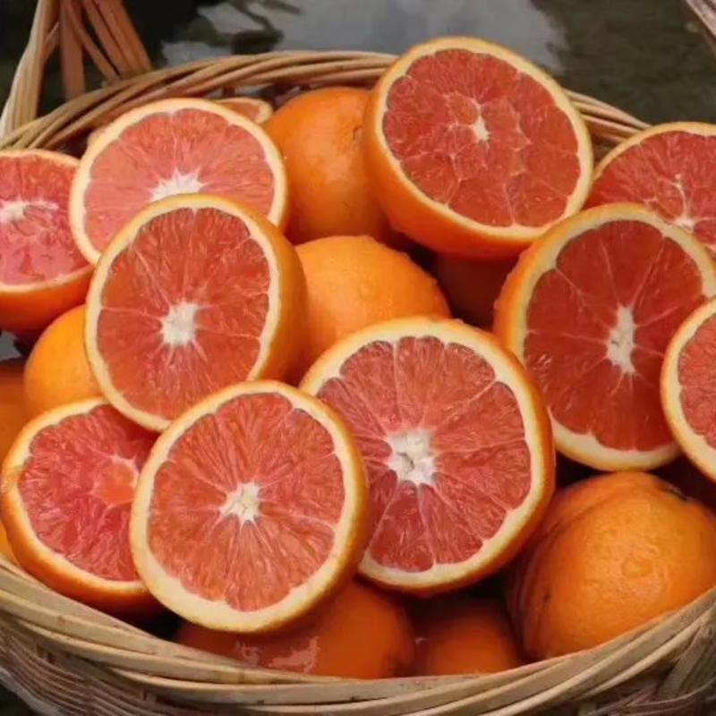 湖北宜昌中华红橙又称血橙果大皮薄，颜色红口感香甜多汁。