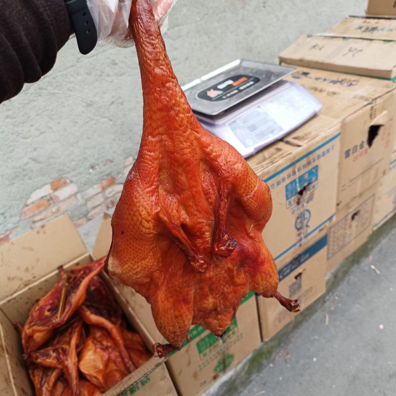 烟熏板鸭四川特产烟熏板鸭批发