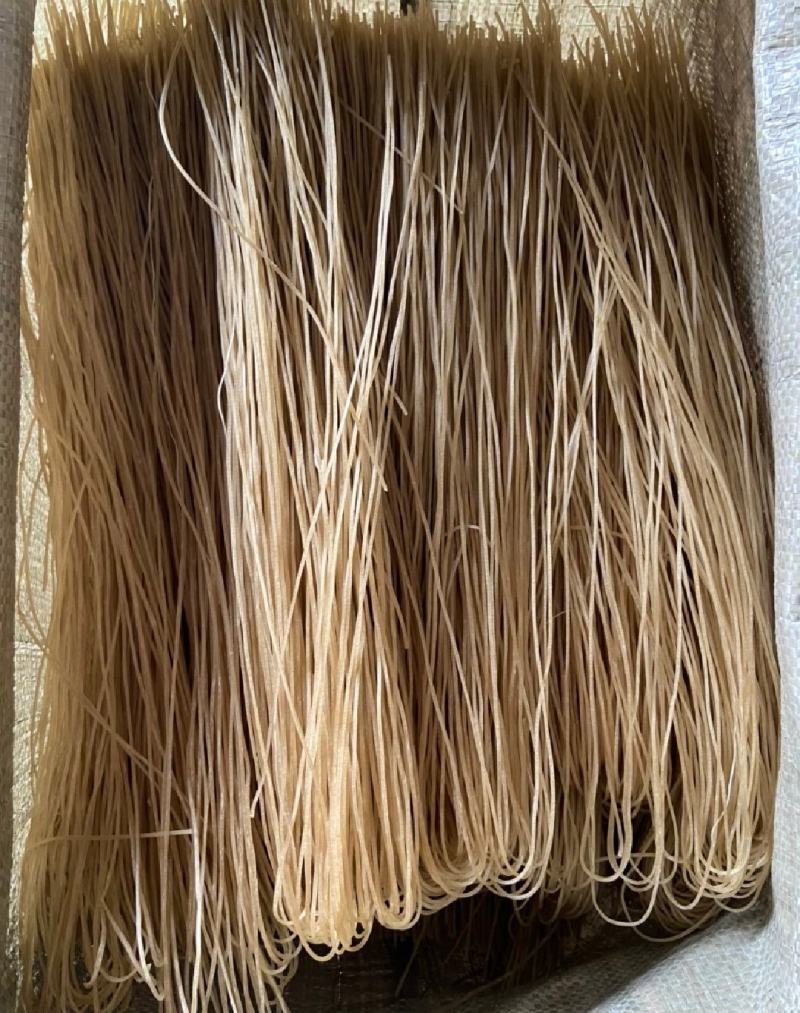 红薯粉条，自产自销不加任何添加剂，一掰就断，欢迎采购