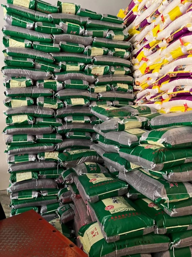 黑碎米现货供应黑米碎量大优惠食品加工酿酒黑米碎