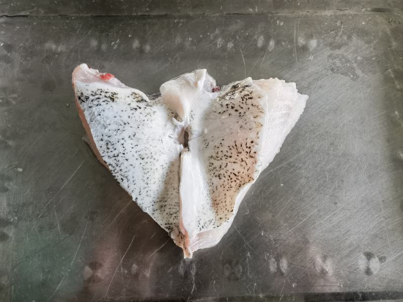 白鲢带鳞鱼腩