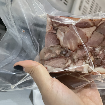 五香压猪头肉，无食用胶，无汤无添加。肥而不腻。