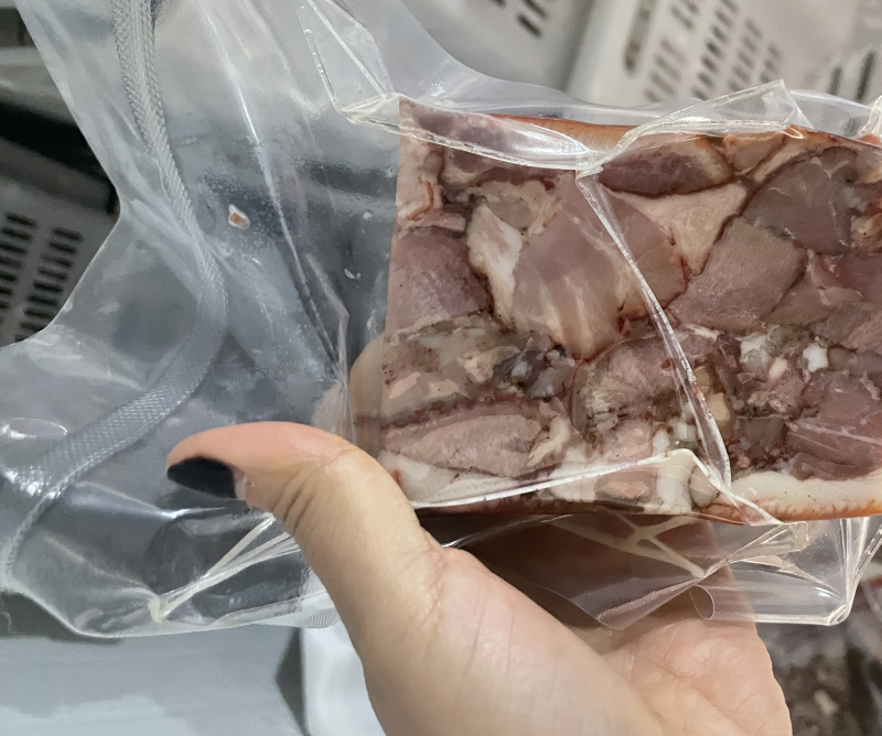 五香压猪头肉，无食用胶，无汤无添加。肥而不腻。