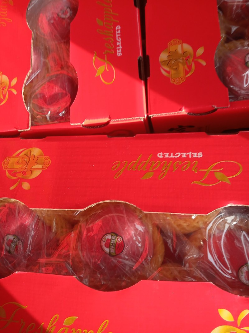 烟台红富士冷库大量现货！