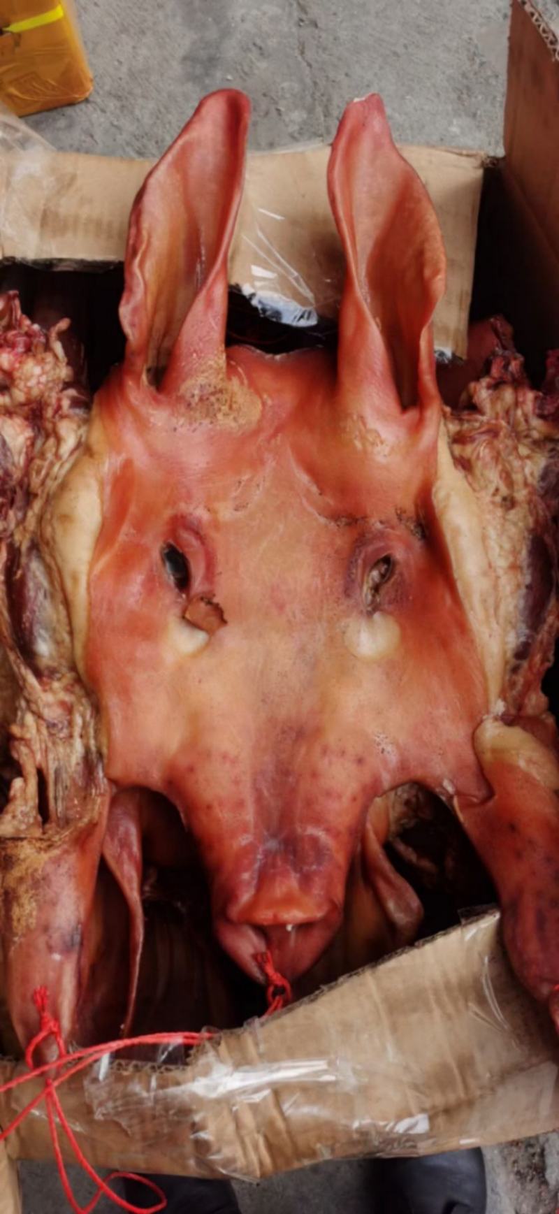 【腊肉】全脸烟熏腊猪头带耳朵，烟熏半边无耳，一件50斤
