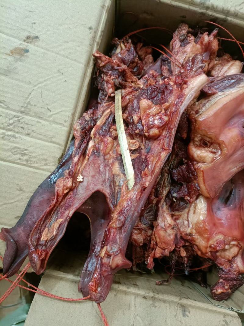 【腊肉】全脸烟熏腊猪头带耳朵，烟熏半边无耳，一件50斤