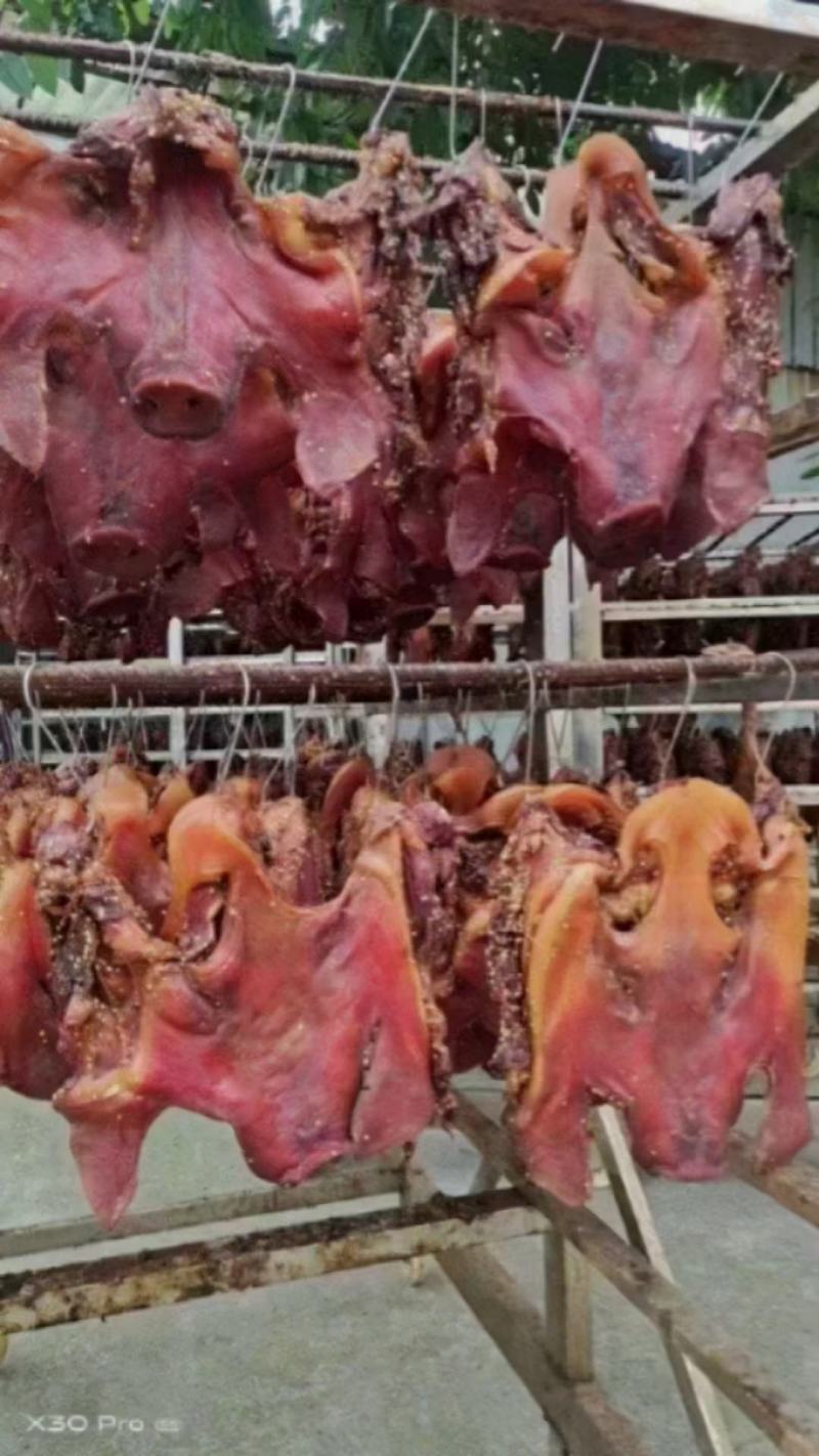 【腊肉】全脸烟熏腊猪头带耳朵，烟熏半边无耳，一件50斤