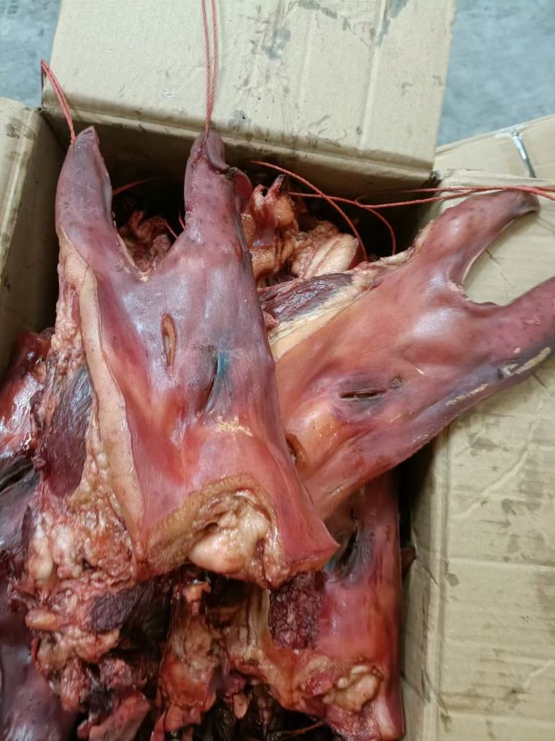 【腊肉】全脸烟熏腊猪头带耳朵，烟熏半边无耳，一件50斤
