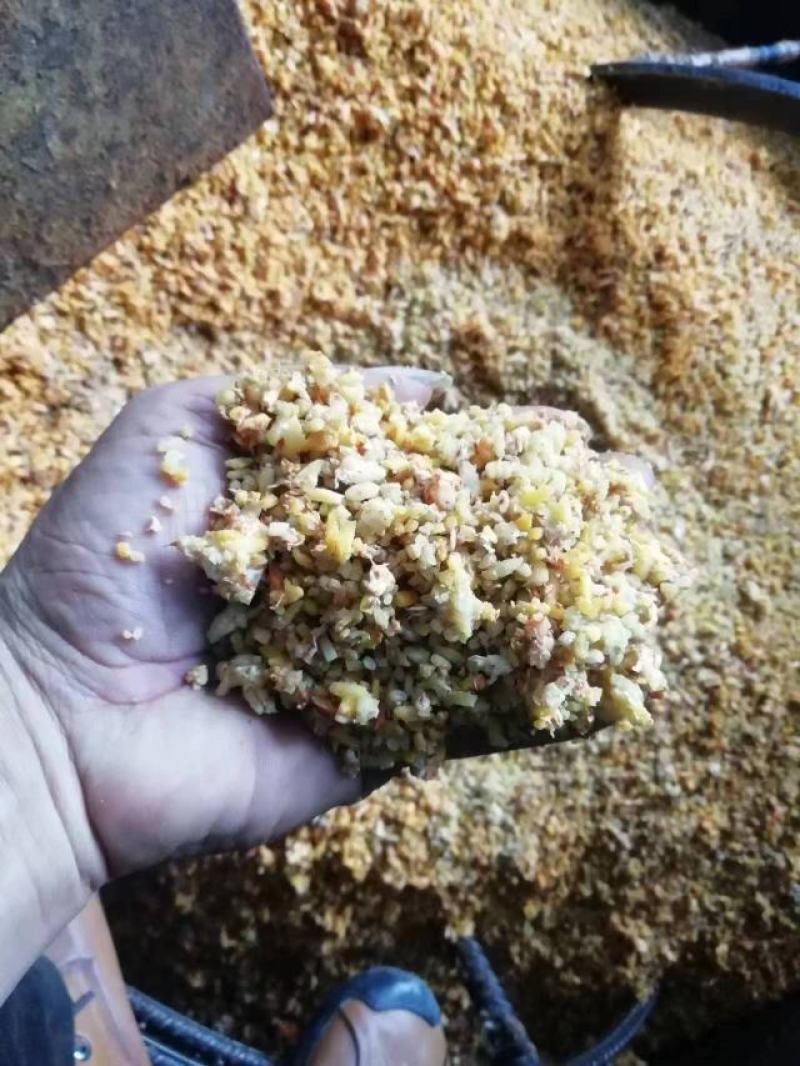 玉米饭渣，成分：大米，玉米，牛奶，麦麸。适合鸡鸭鹅鱼猪羊