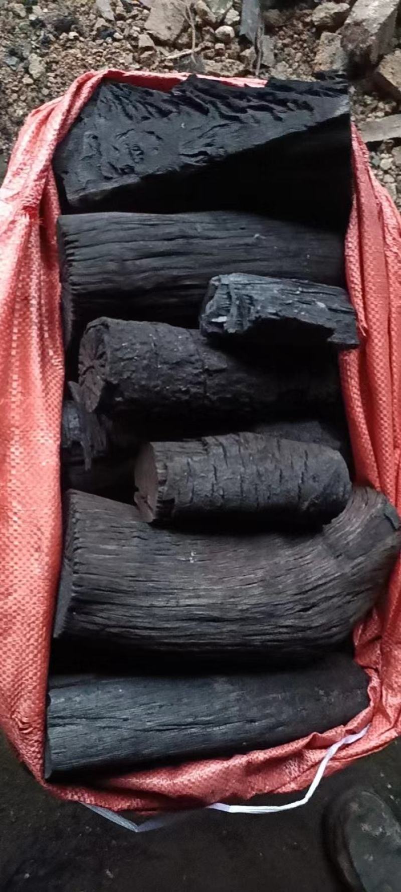 荔枝木炭，运费自理，3650元/吨，地址：广西灵山