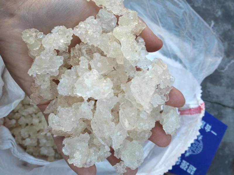 雪燕产地一手货源颜色白杂质少泡发度高