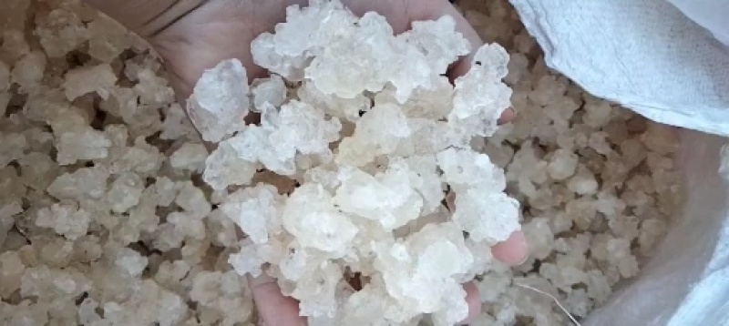 雪燕产地一手货源颜色白杂质少泡发度高