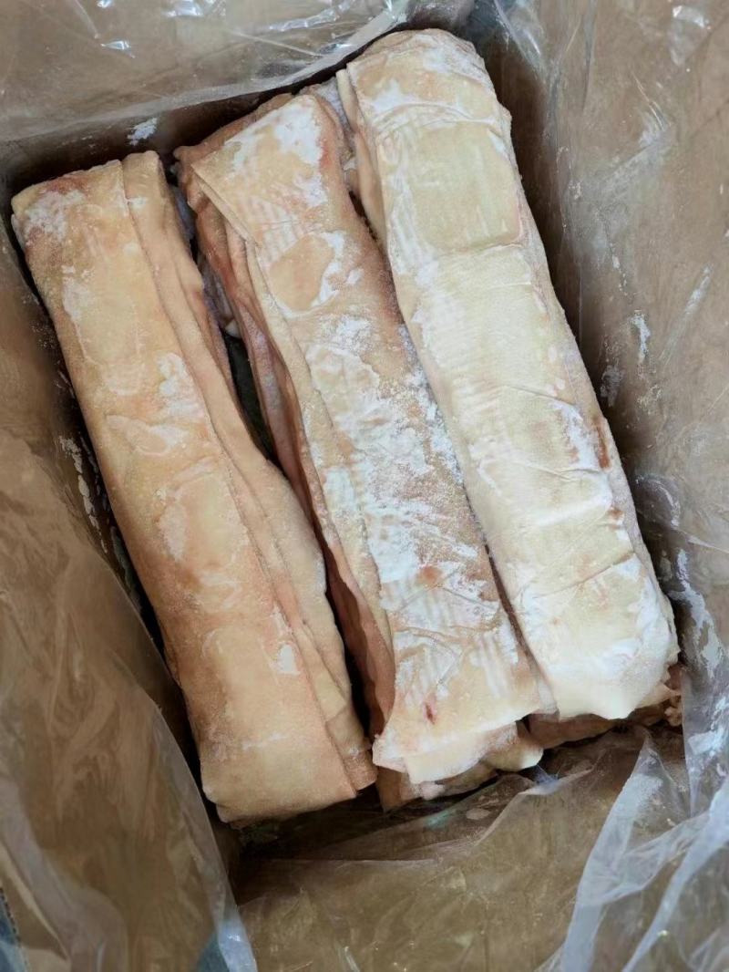 猪皮。干净无毛去油，猪皮冻红烧猪皮。快餐熟食店专用食材。