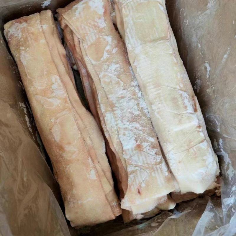 猪皮。干净无毛去油，猪皮冻红烧猪皮。快餐熟食店专用食材。