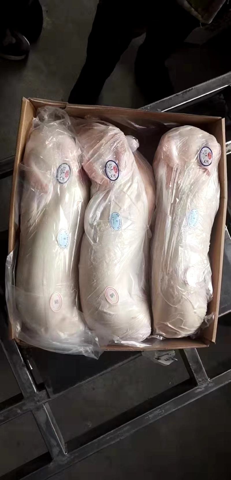 乳猪一只12-14斤左右，干净无毛，鲜度好，酒店山庄食材