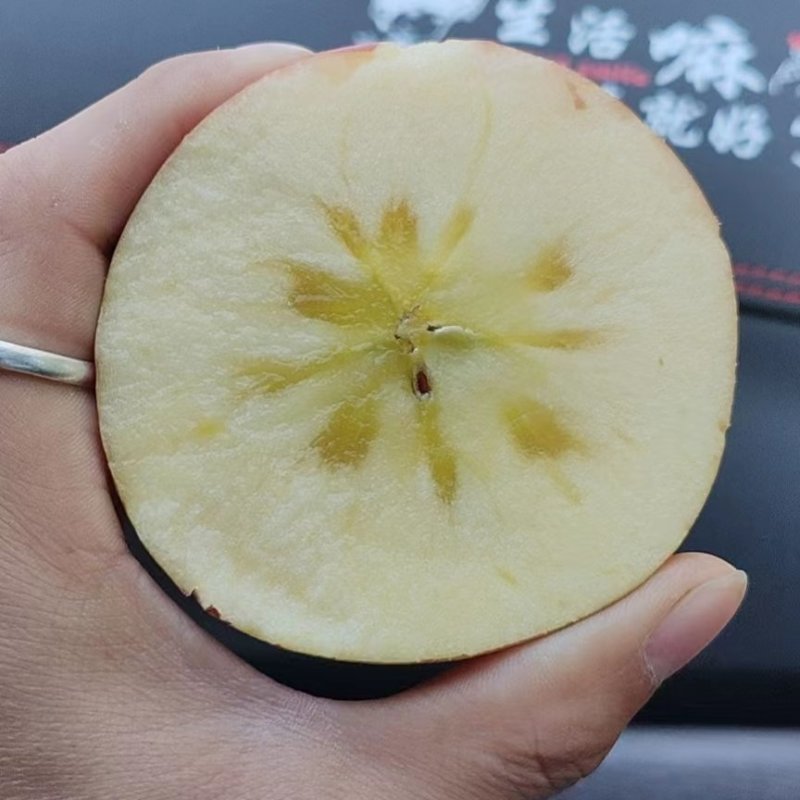 冰糖心红富士苹果，口感薄脆，甜，质量好，适合电商团购市场