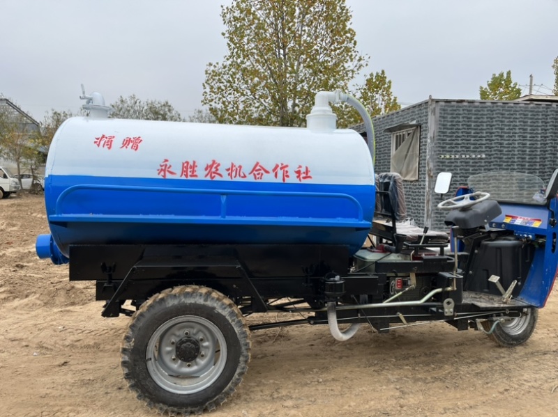 半封闭三轮吸粪车2立方抽粪车小型吸污车