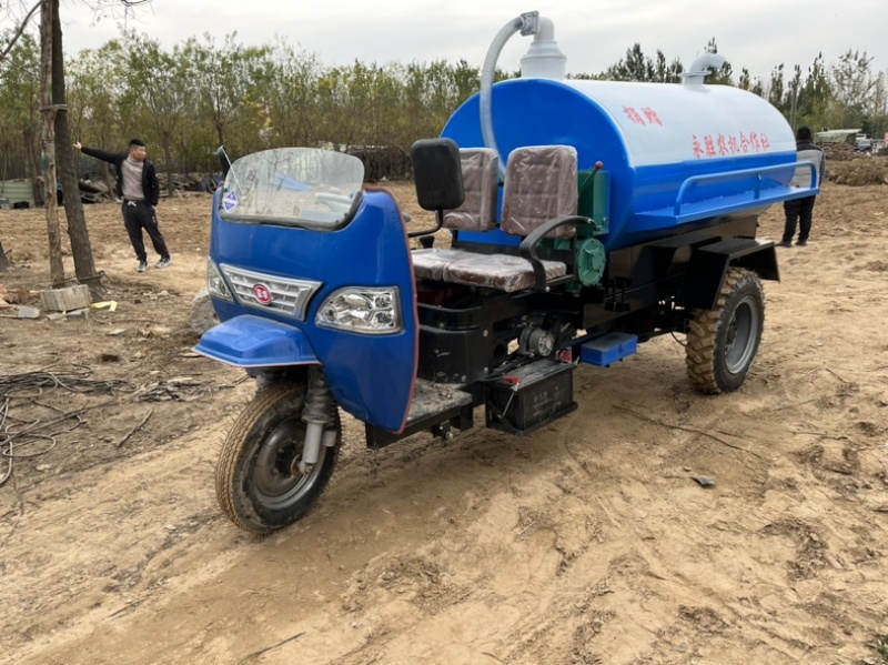 半封闭三轮吸粪车2立方抽粪车小型吸污车