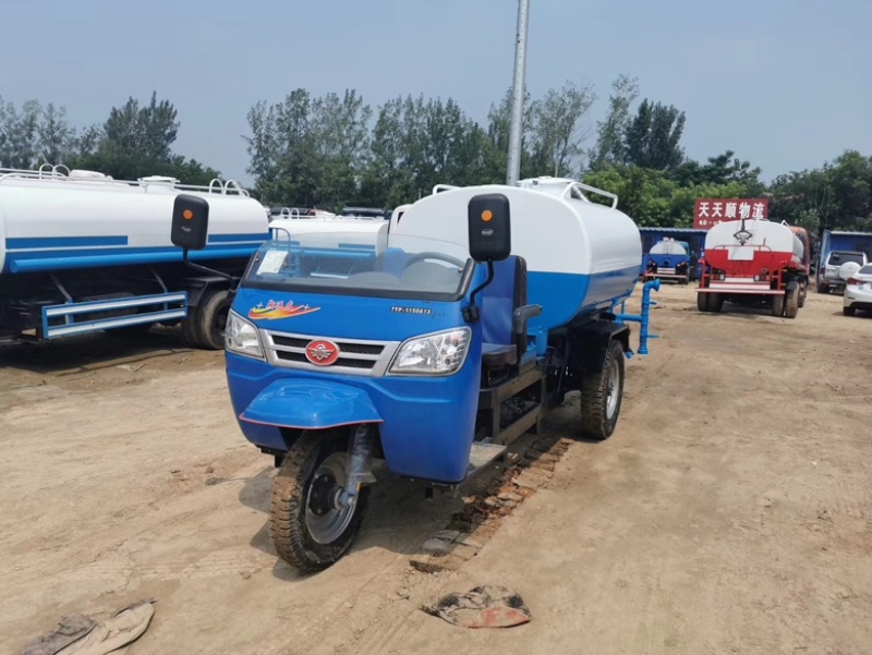三轮洒水车工地专用洒水车