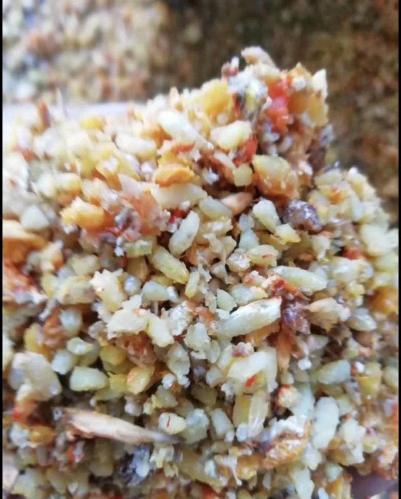 玉米饭渣，成分：大米，玉米，牛奶，麦麸。适合鸡鸭鹅鱼猪羊
