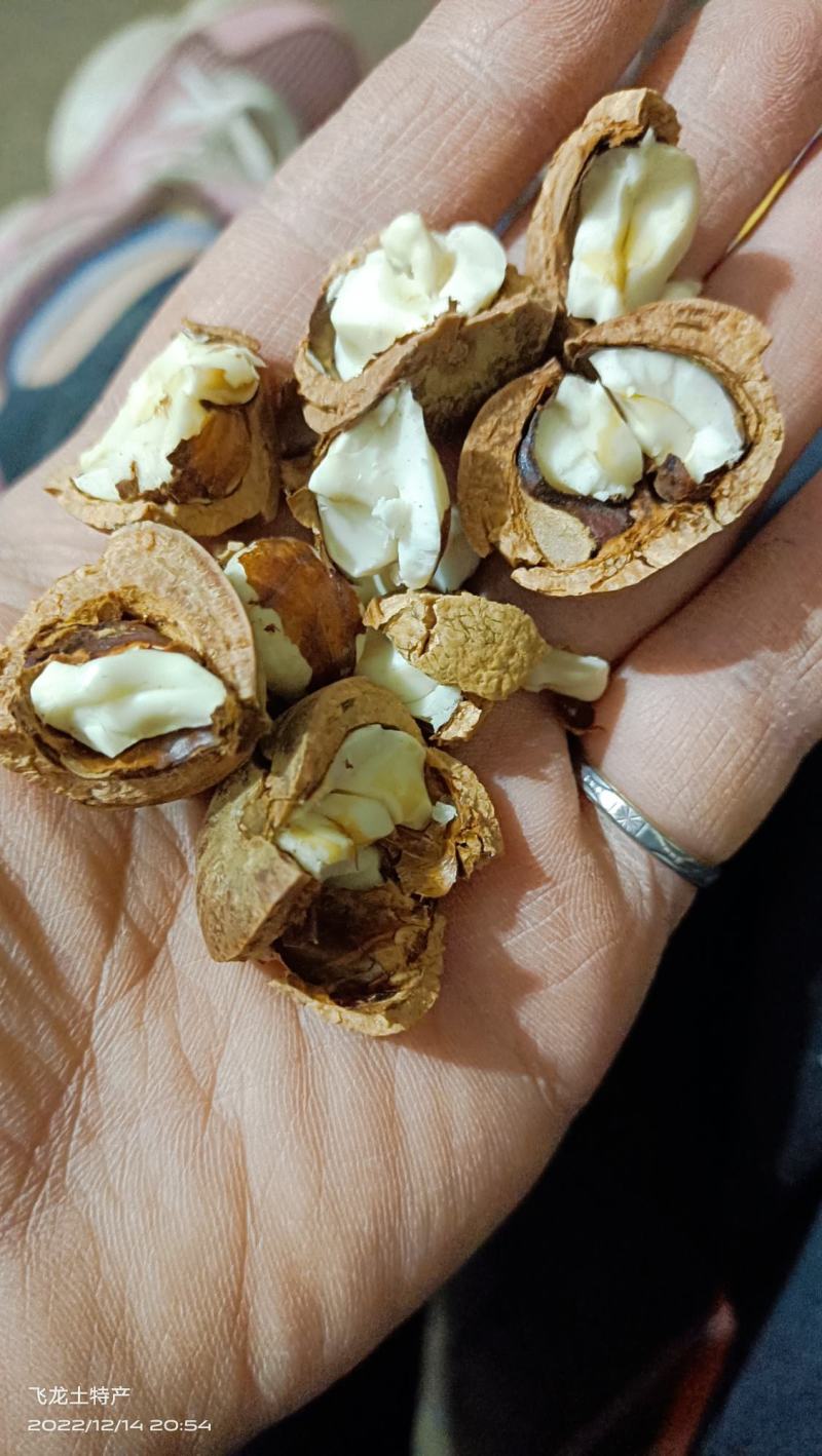 粒粒有肉簿壳的风流果，产地直销，当季新货，一百斤可议价。