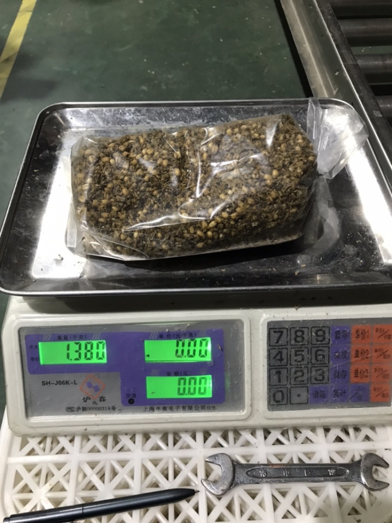羊肚菌的营养包预定，单袋平均含干小麦0.35斤