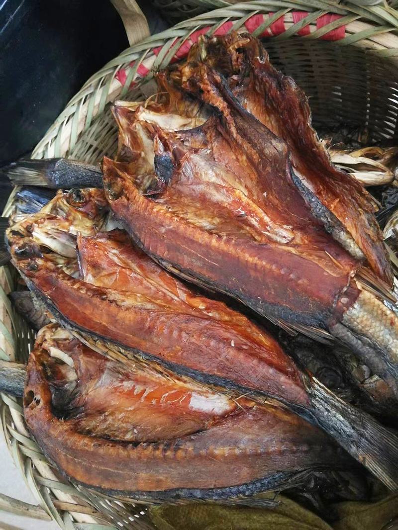 市面少有新品厂家优质腊鲈鱼烟熏鱼连锁餐饮腊鱼
