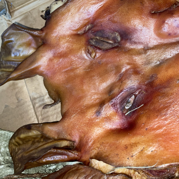 烟熏去骨腊整只猪头(腊肉香肠源头工厂一手货源量大从优)