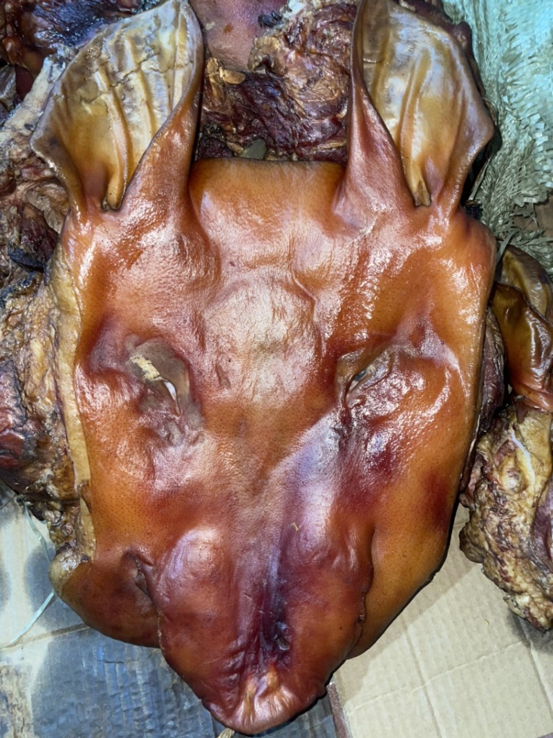 烟熏去骨腊整只猪头（腊肉香肠源头工厂一手货源量大从优）