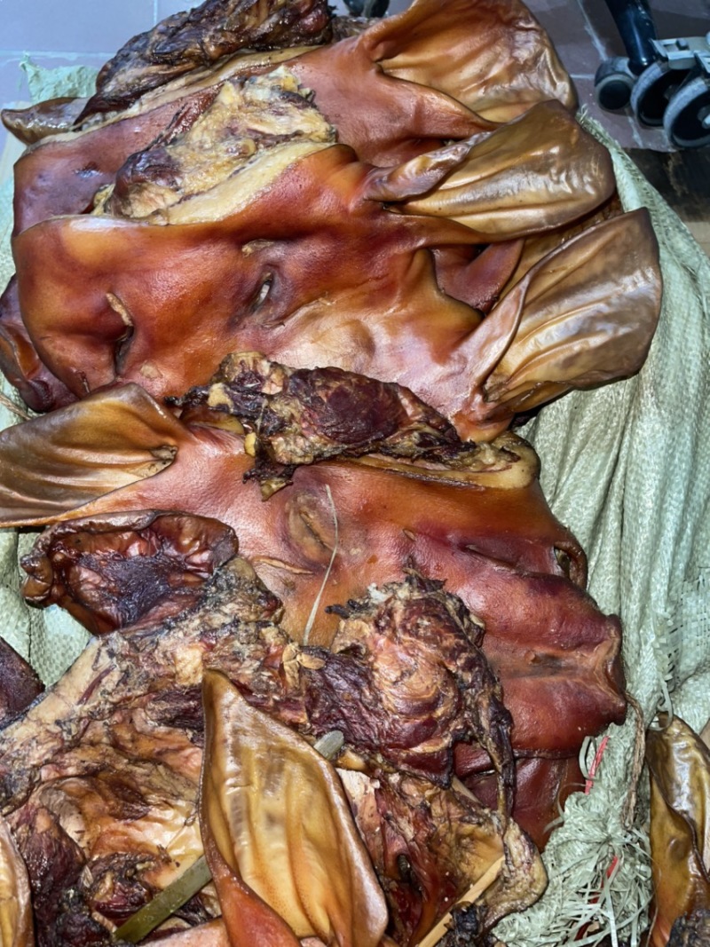 烟熏去骨腊整只猪头（腊肉香肠源头工厂一手货源量大从优）