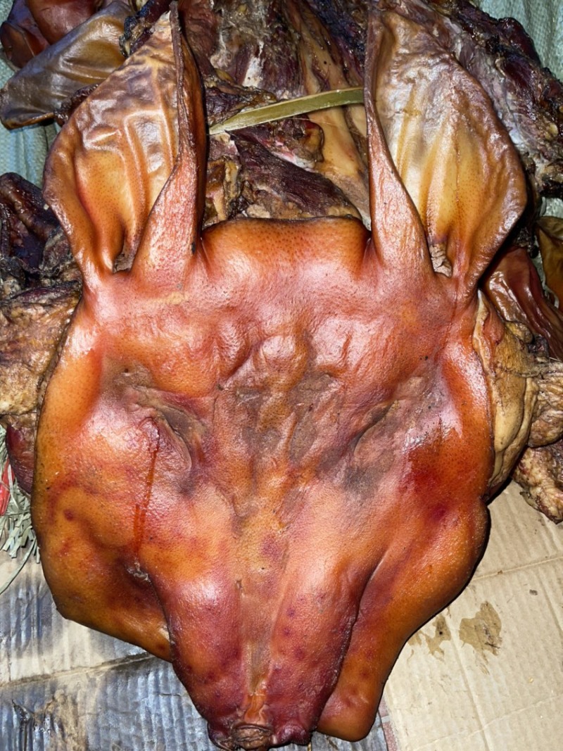 烟熏去骨腊整只猪头（腊肉香肠源头工厂一手货源量大从优）