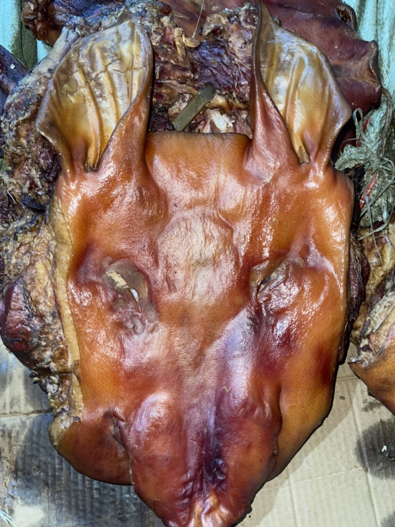 烟熏去骨腊整只猪头（腊肉香肠源头工厂一手货源量大从优）