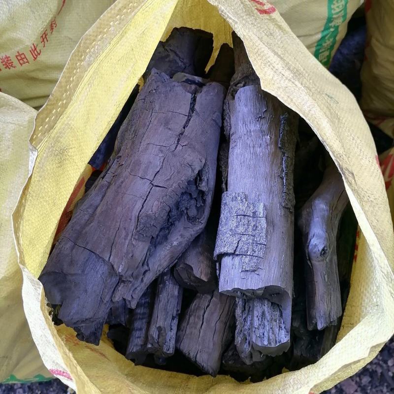 荔枝树木炭，今天又走一车。年关将至！货源紧张啊？来电详谈