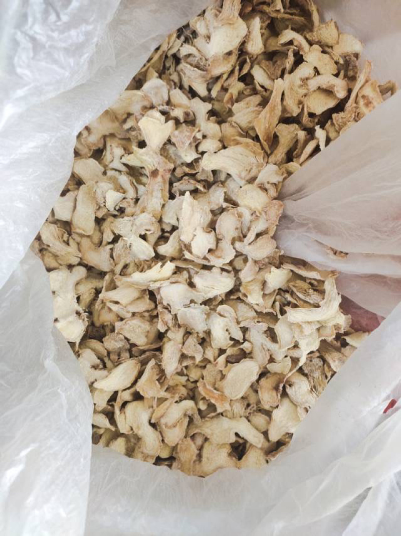 中药材干姜片云南粉质小黄姜颜色鲜亮味道浓郁