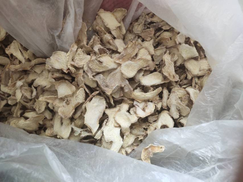 中药材干姜片云南粉质小黄姜颜色鲜亮味道浓郁