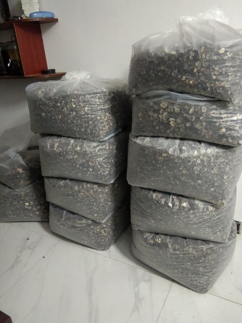 云南黑松露干片，大量上市自己加工自己岀售。货源充足