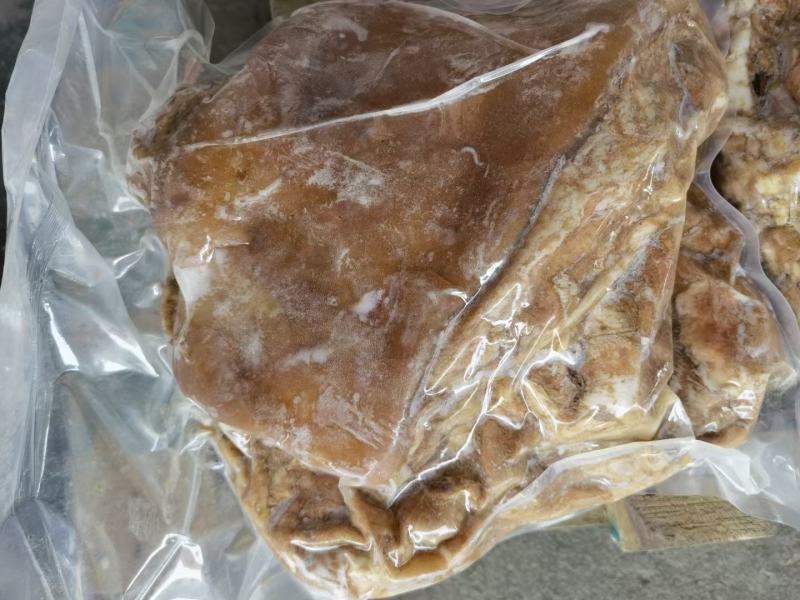 带皮熟羊肉现货，货源稳定充足，精修纯干货！！！！！！！！