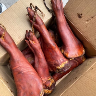 烟熏整只腊猪脚一手工厂地摊新模式餐饮净菜食品供应