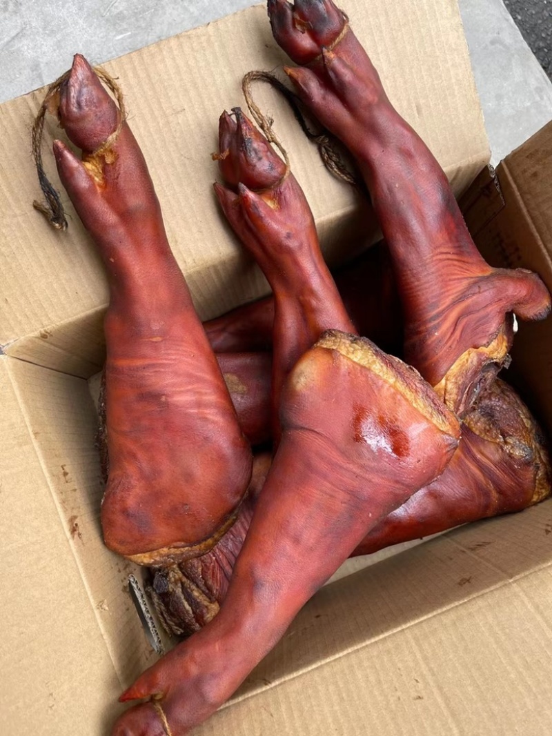 烟熏整只腊猪脚一手工厂地摊新模式餐饮净菜食品供应