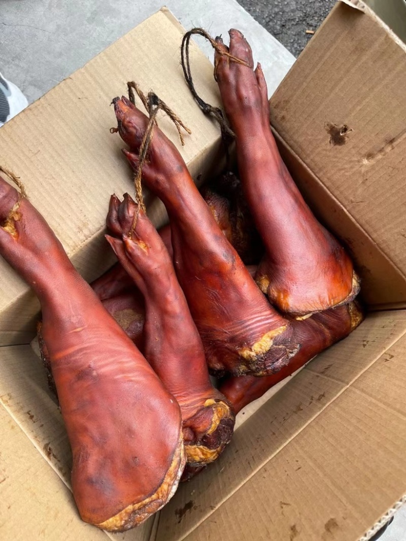 烟熏整只腊猪脚一手工厂地摊新模式餐饮净菜食品供应