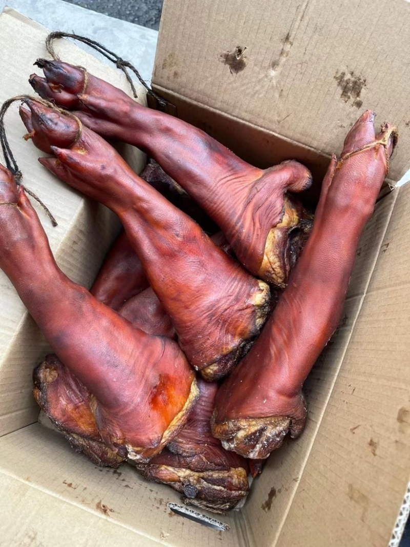 烟熏整只腊猪脚一手工厂地摊新模式餐饮净菜食品供应
