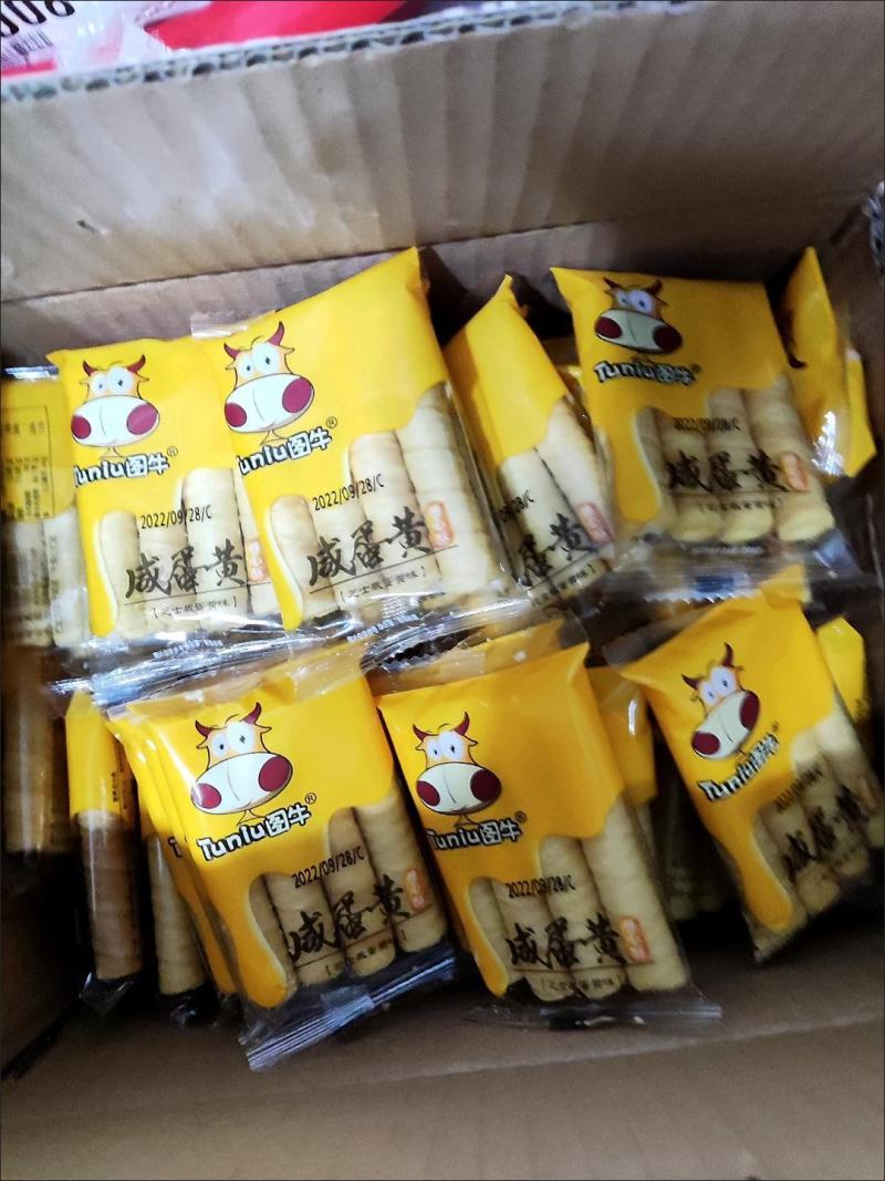 图牛芝士咸蛋黄卷心酥整箱豆乳阿萨姆奶茶夹心鸡蛋卷早餐饼干