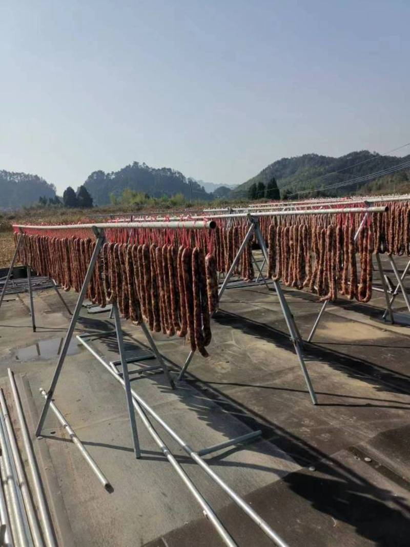 千岛湖正宗土猪肉手工制作的香肠，假一罚百真空包装。
